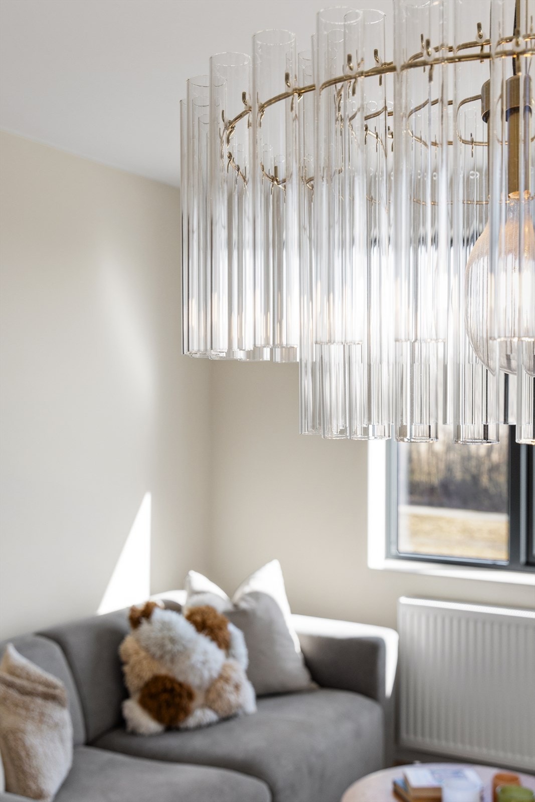 Moderne og stilrene overflater i hele leiligheten. Galleribilde