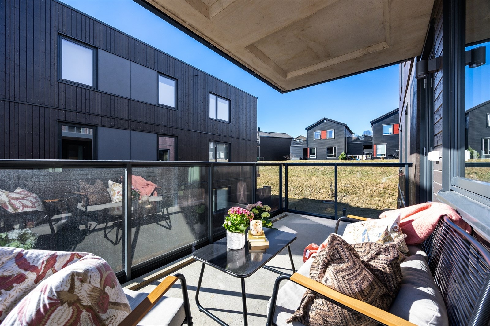 Her kan du nyte fine dager utendørs med utsikt over nærområdet. Galleribilde