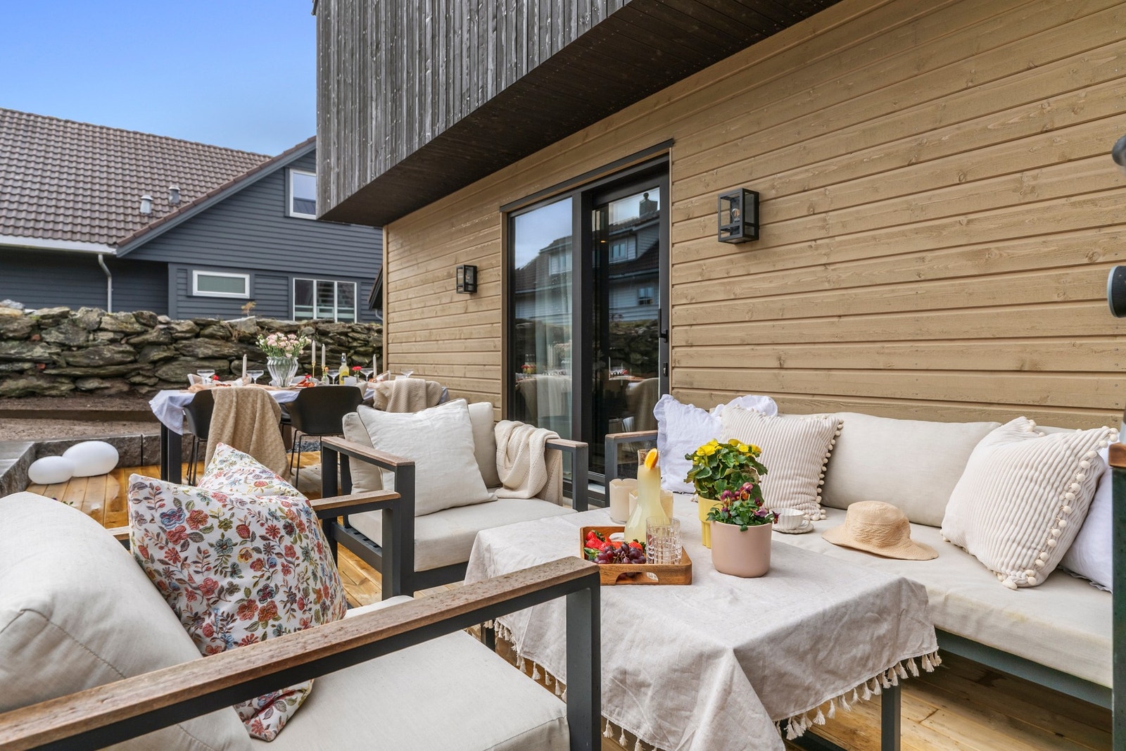 Terrassen er sørvendt og byr på gode solforhold. Galleribilde