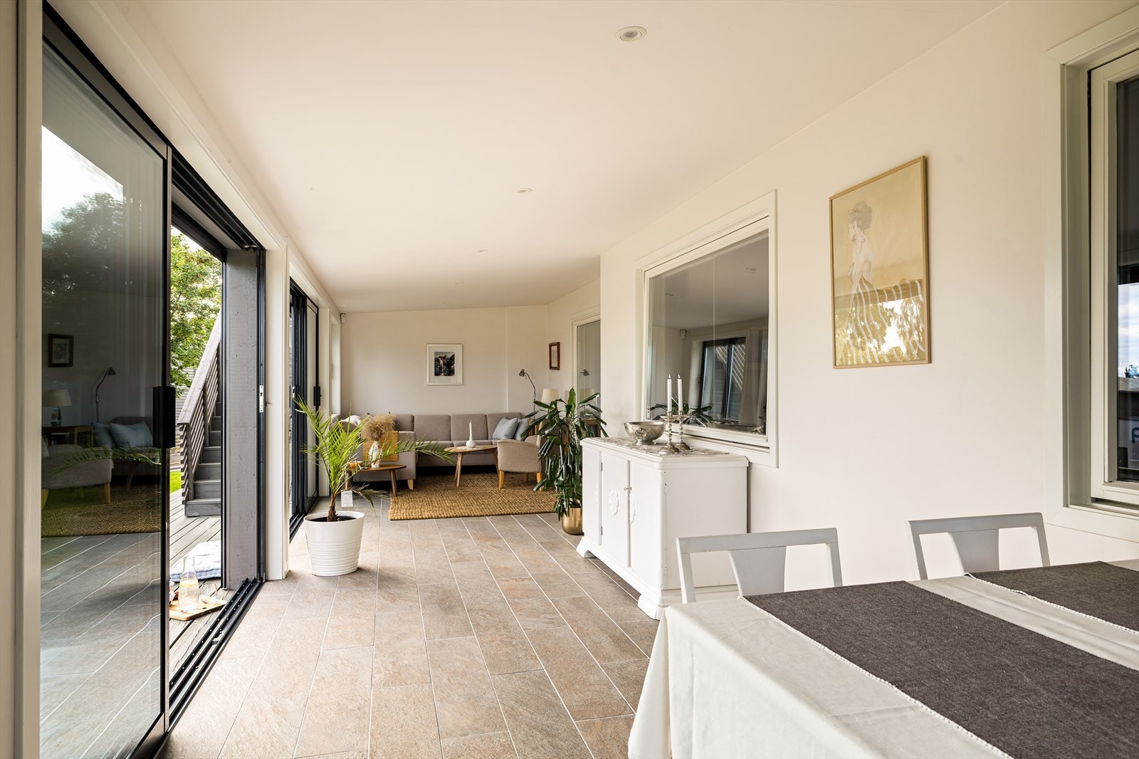 Lys vinterhage fra 2017 - boligens ekstra stue. Galleribilde