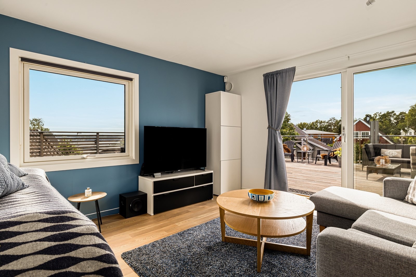 Soverom 4/stue. Soverommet har direkte utgang til en stor terrasse på hele 77 m². Galleribilde