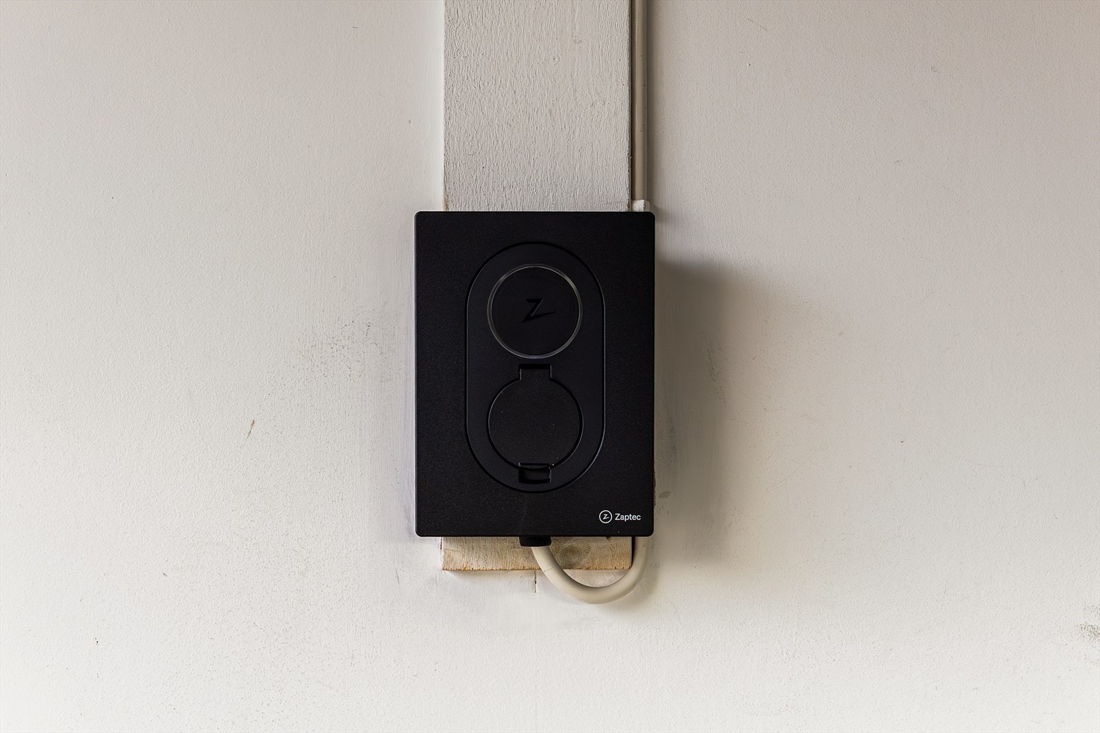 Montert el. bil lader i 2025. Galleribilde