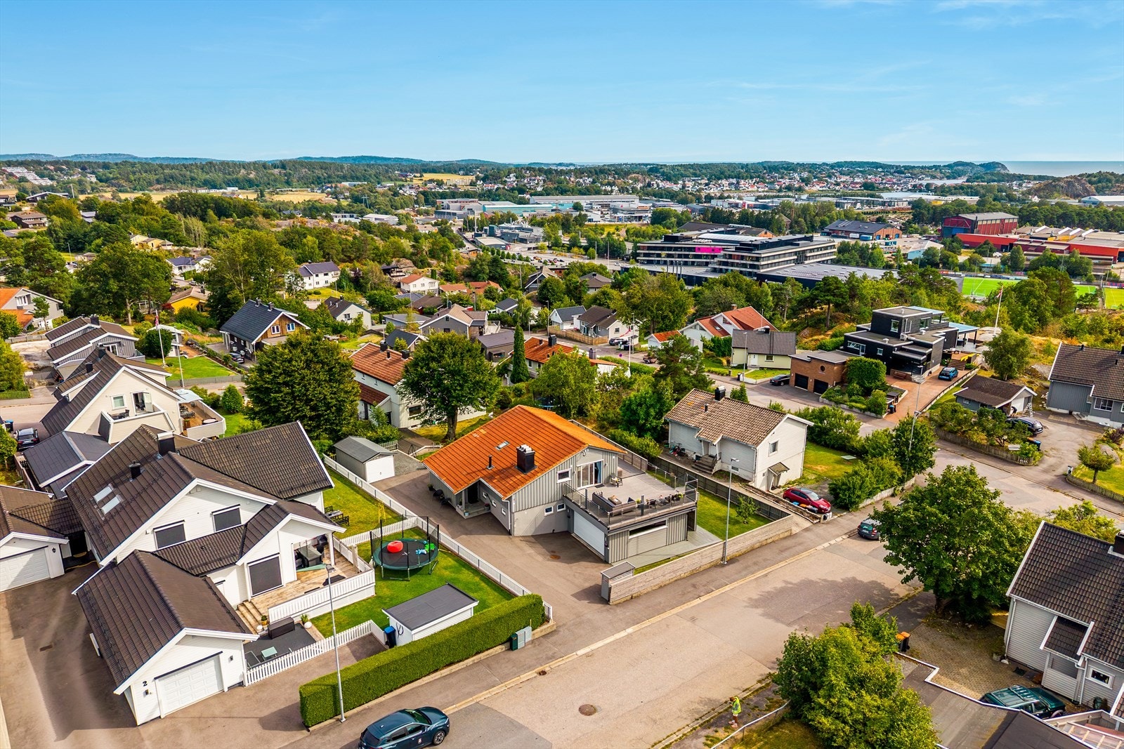 Badeplasser som Karistranda og Smiestranda i nærheten. Galleribilde