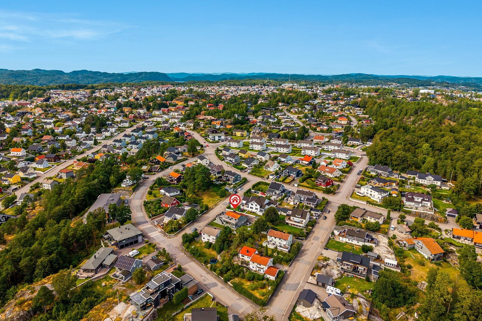 Nær flotte turområder langs Lågen og kyststien. Galleribilde