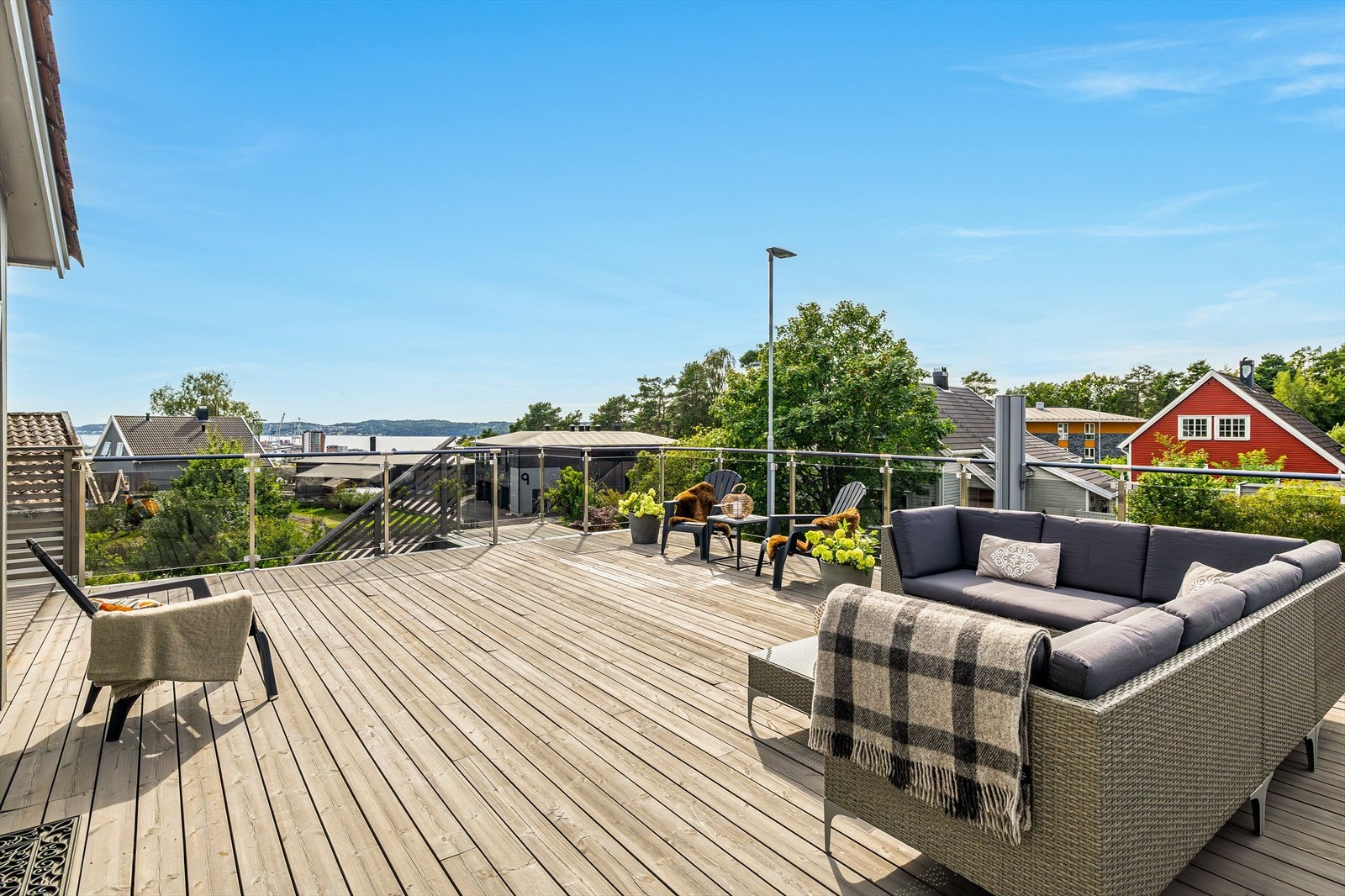 Terrassen gir deg mulighet til å nyte lange sommerdager. Galleribilde