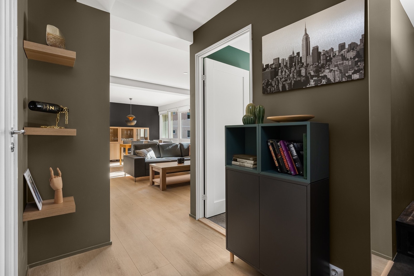 Entre inn mot stuen Galleribilde