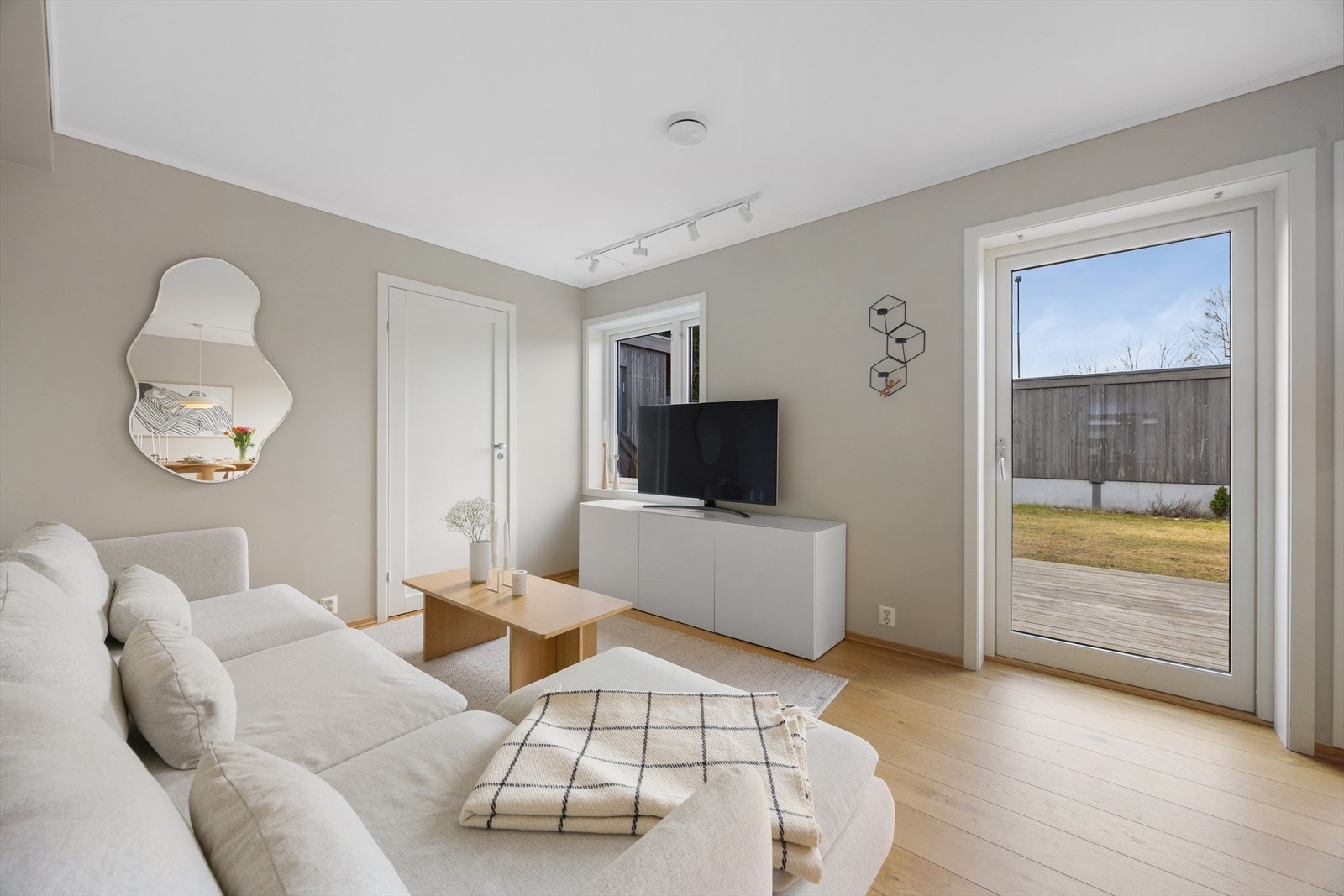 Stuen er av god størrelse og har flere møbleringsmuligheter. Galleribilde