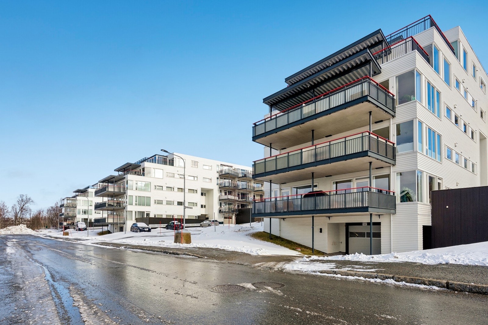 Bygget er den første av tre omtrent like bygg etter hverandre Galleribilde