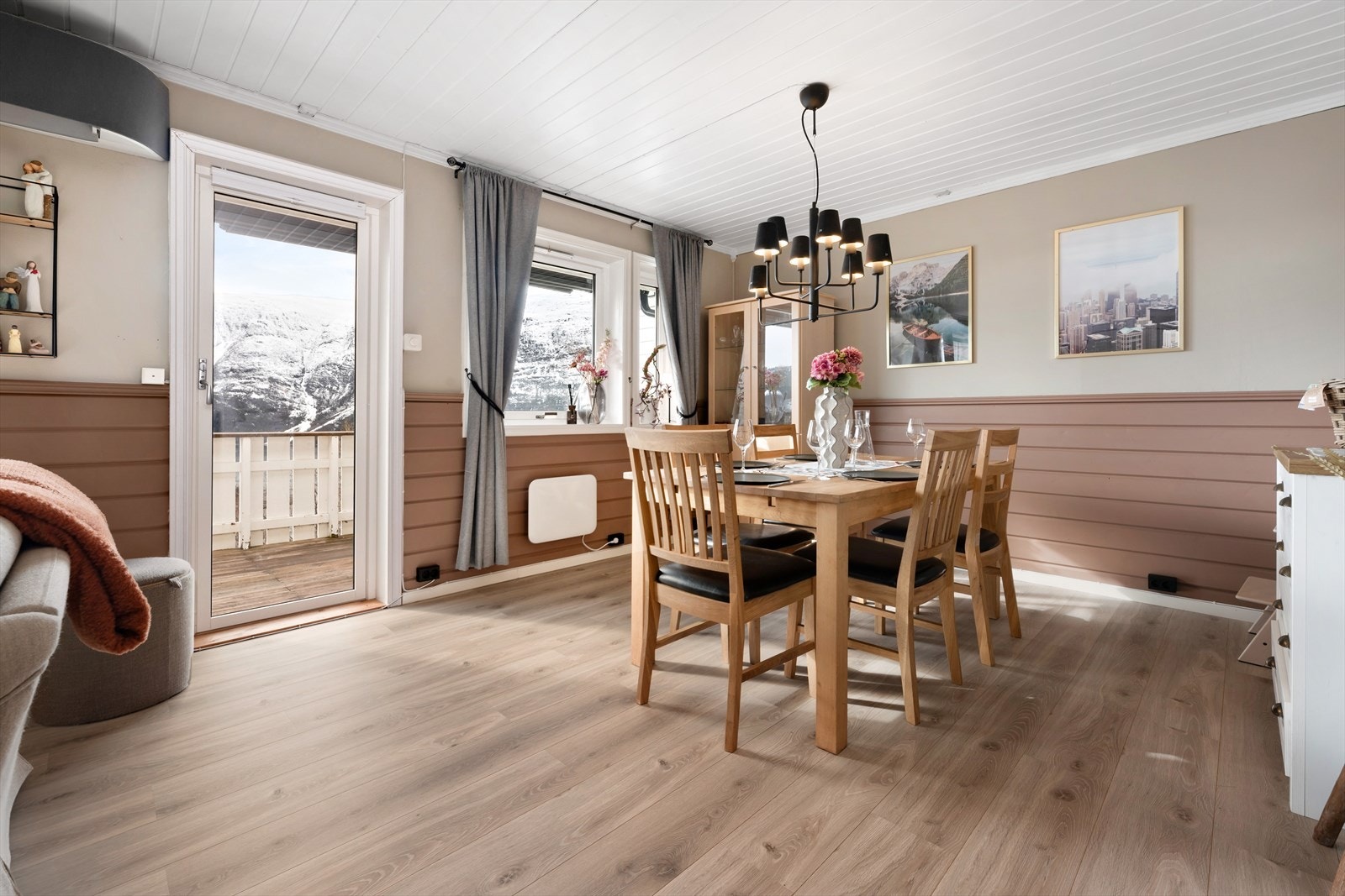 Stue med flere møbleringsmuligheter Galleribilde