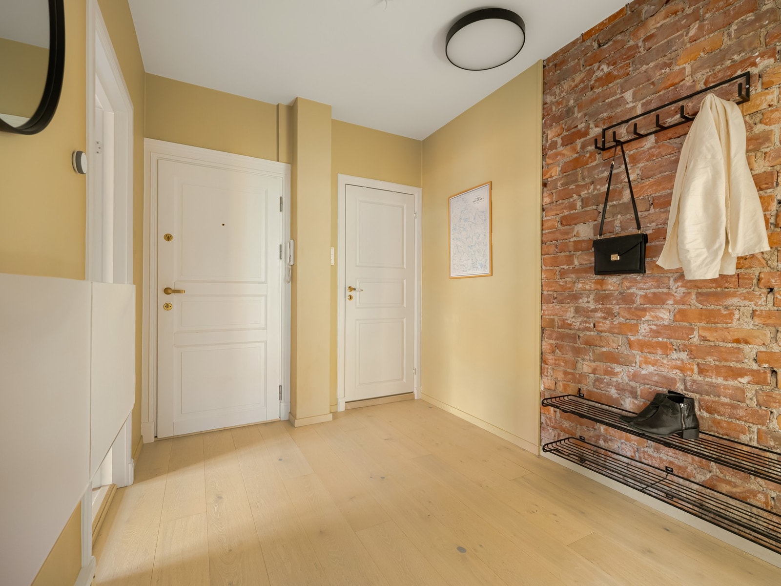 Fra entreen finner vi inngangen til badet. Galleribilde