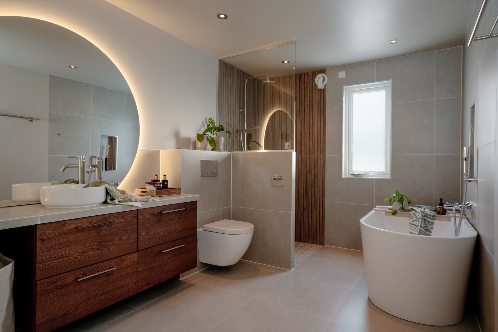 Badet er noe helt eget - god størrelse og lekre løsninger. Galleribilde