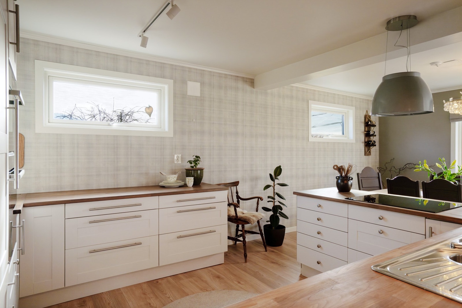 Pent og praktisk kjøkken - hvitevarene kan medfølge ved avtale. Galleribilde