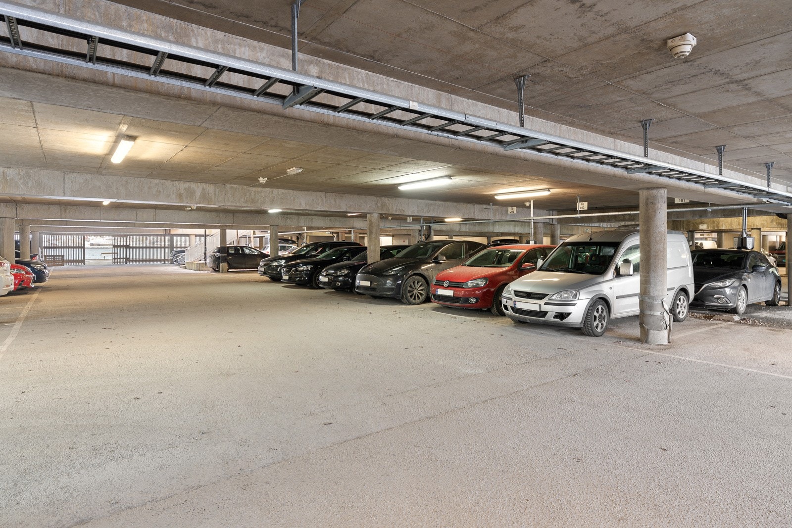 Fast parkeringsplass nr. 78/193 i felles parkeringsanlegg. Galleribilde