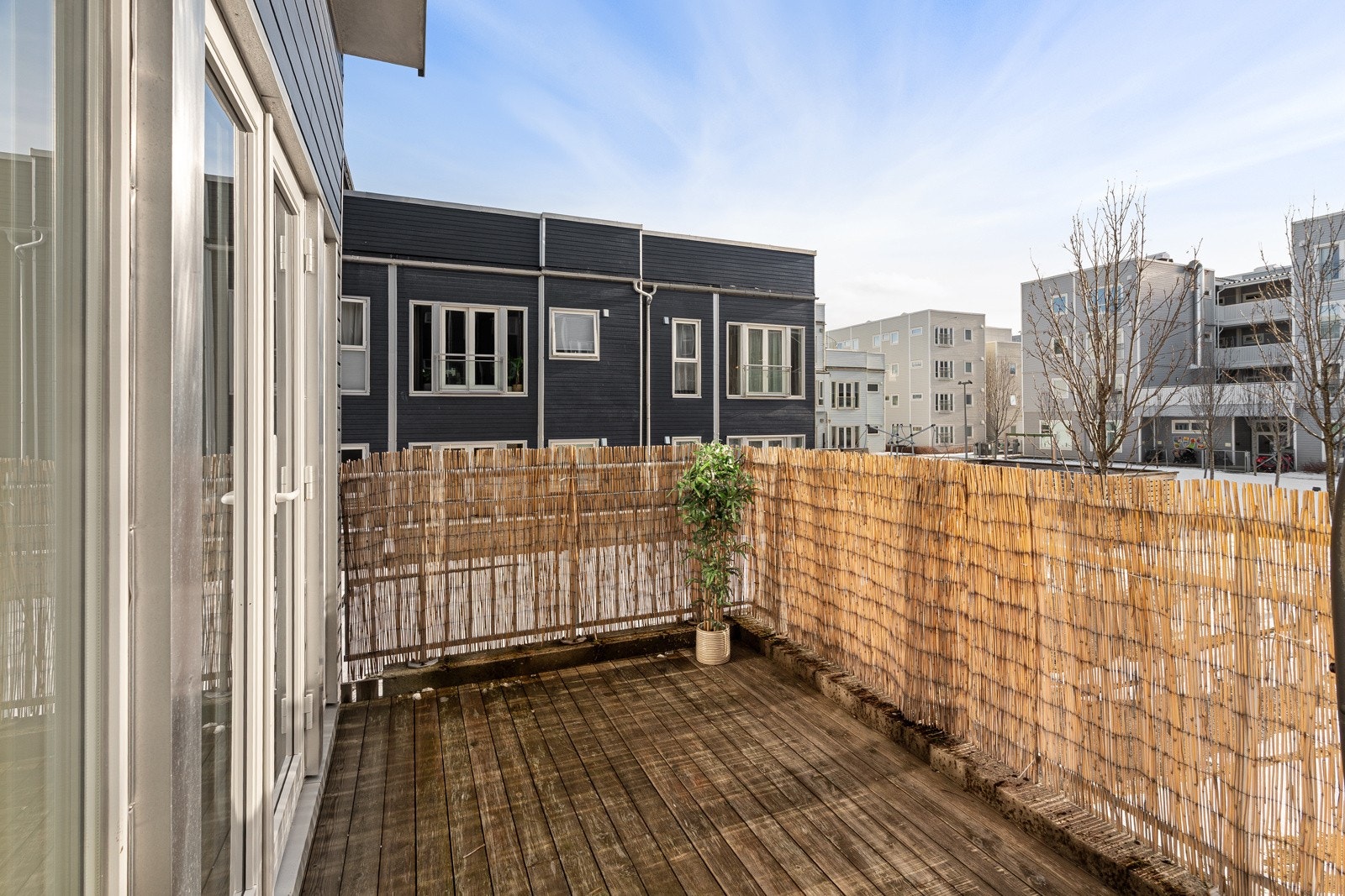 Veranda av god størrelse med fine solforhold fra kl. 11-16. Galleribilde