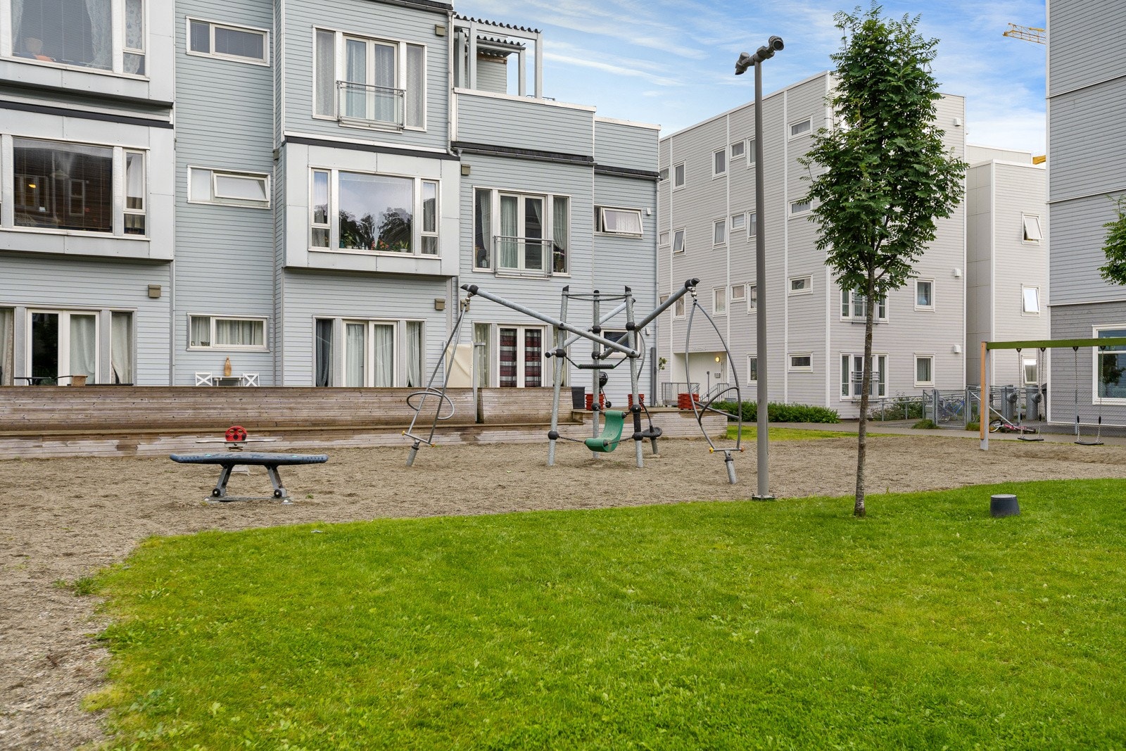 Det er en mylder av lekeplasser rett ved blokka og generelt på Strandkanten. Galleribilde
