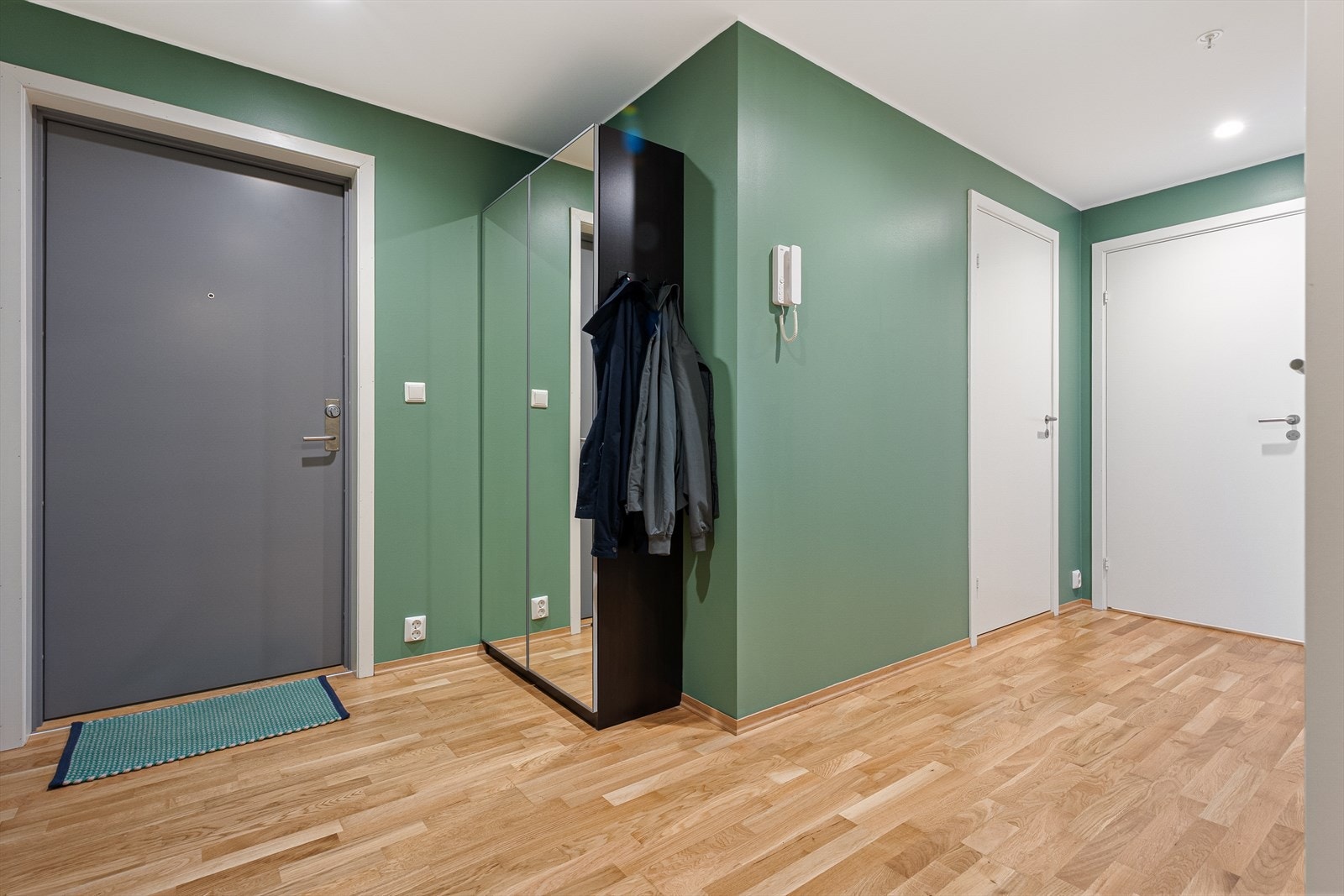 Entréen har også dørtelefon Galleribilde