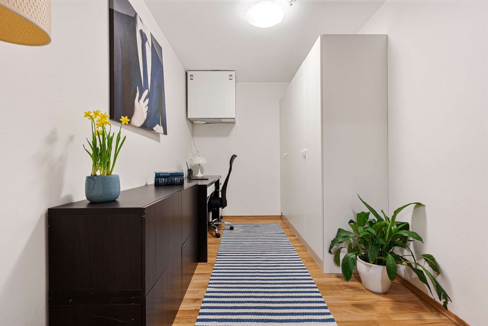 Boden måler 8,1 m² og kan benyttes som oppbevaring, hjemmekontor eller hobbyrom. Galleribilde