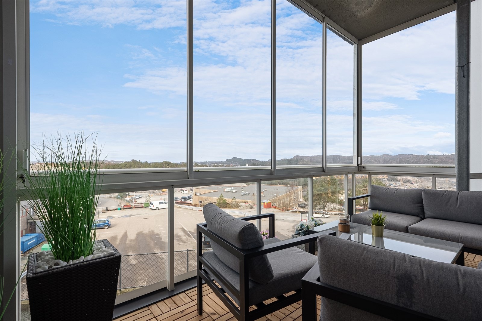 En herlig uteplass som kan nytes helt uavhengig av vær og vind! Galleribilde