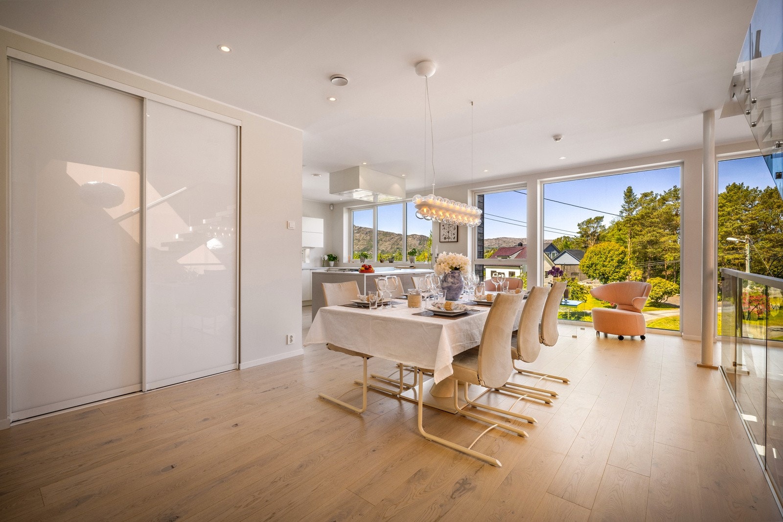 - Skyvedør til skap for oppbevaring av glass/kjøkken utstyr - Galleribilde