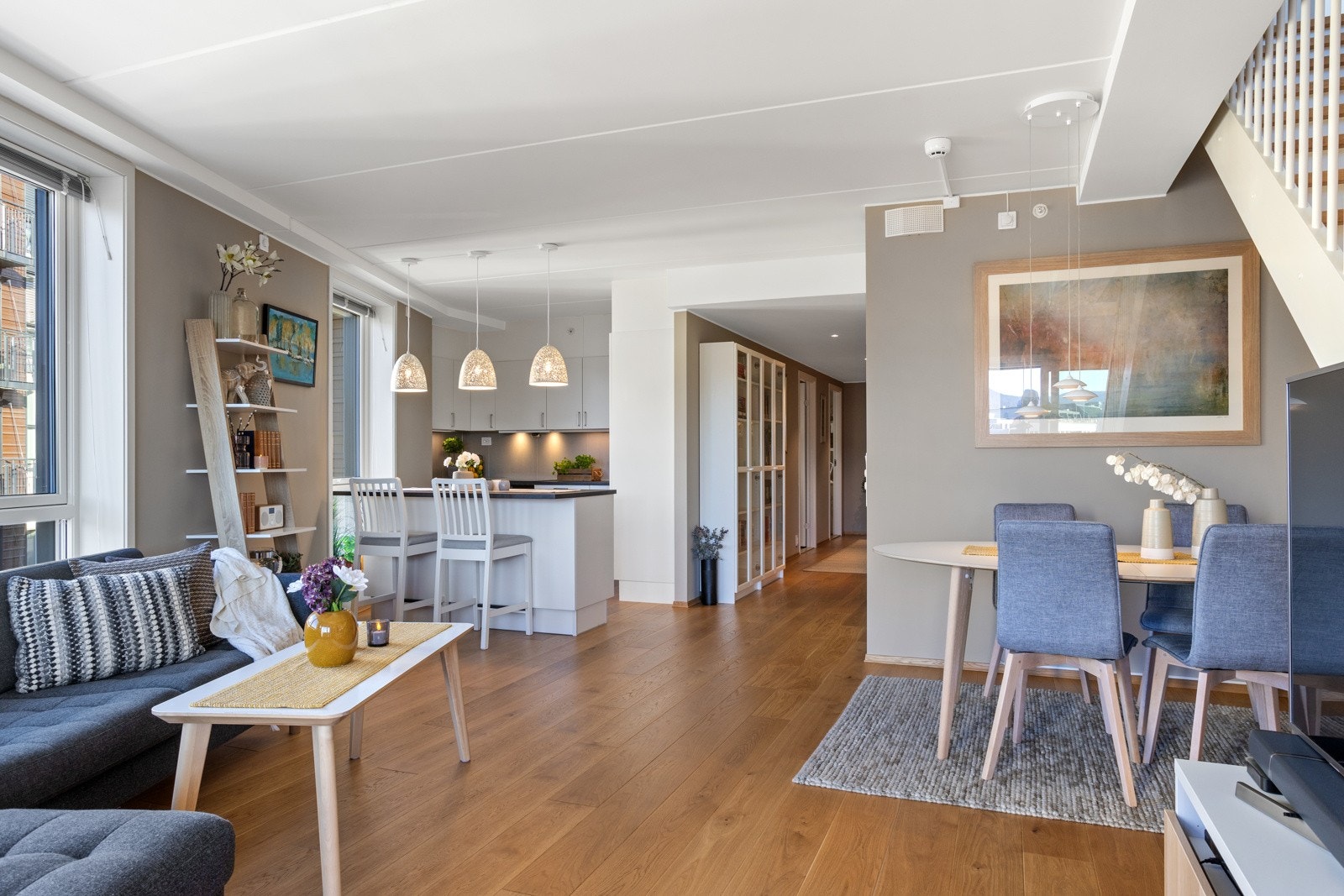 Åpen løsning mot kjøkkenet Galleribilde