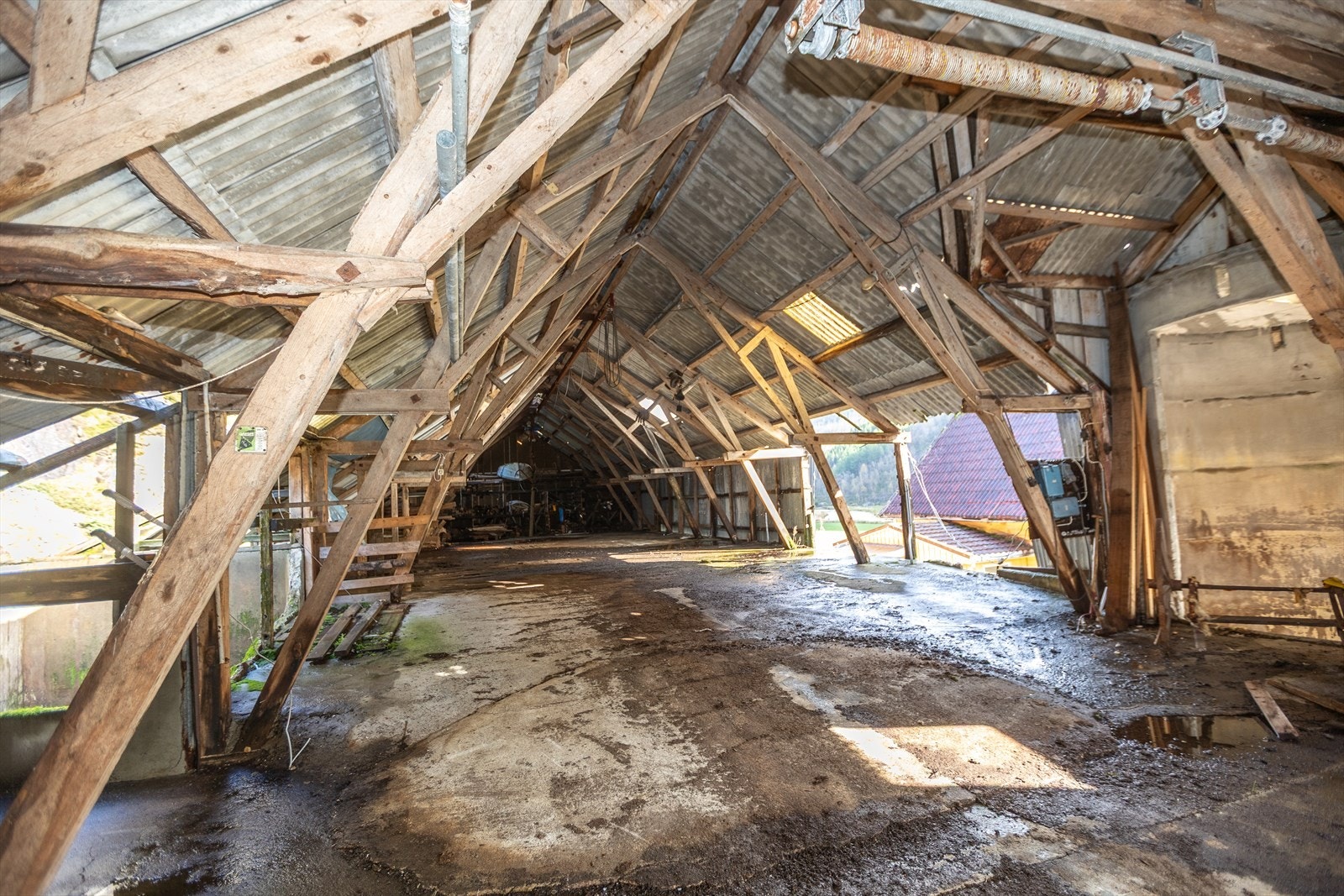 Låve - lagerrom. Galleribilde