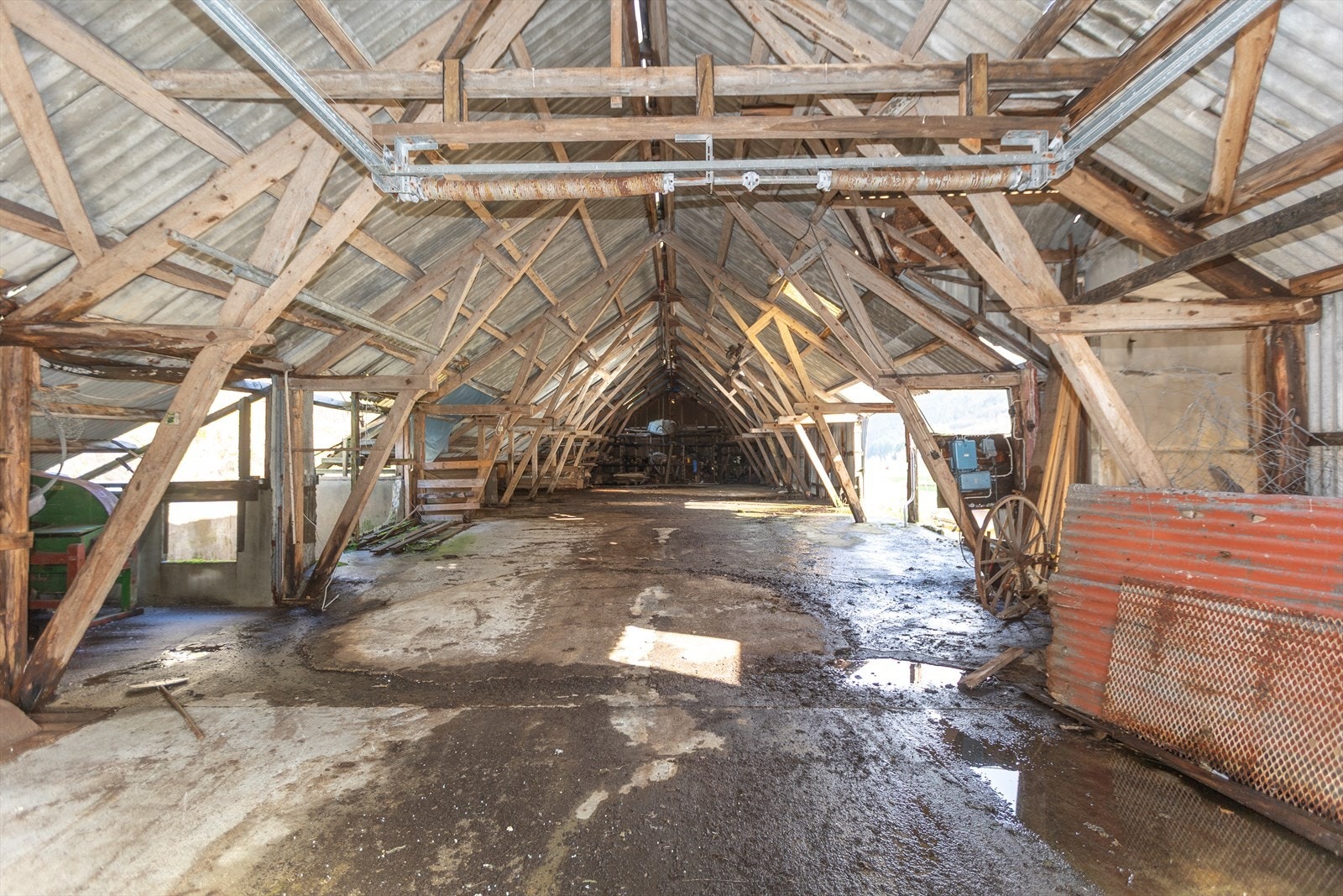 Låve - lagerrom. Galleribilde