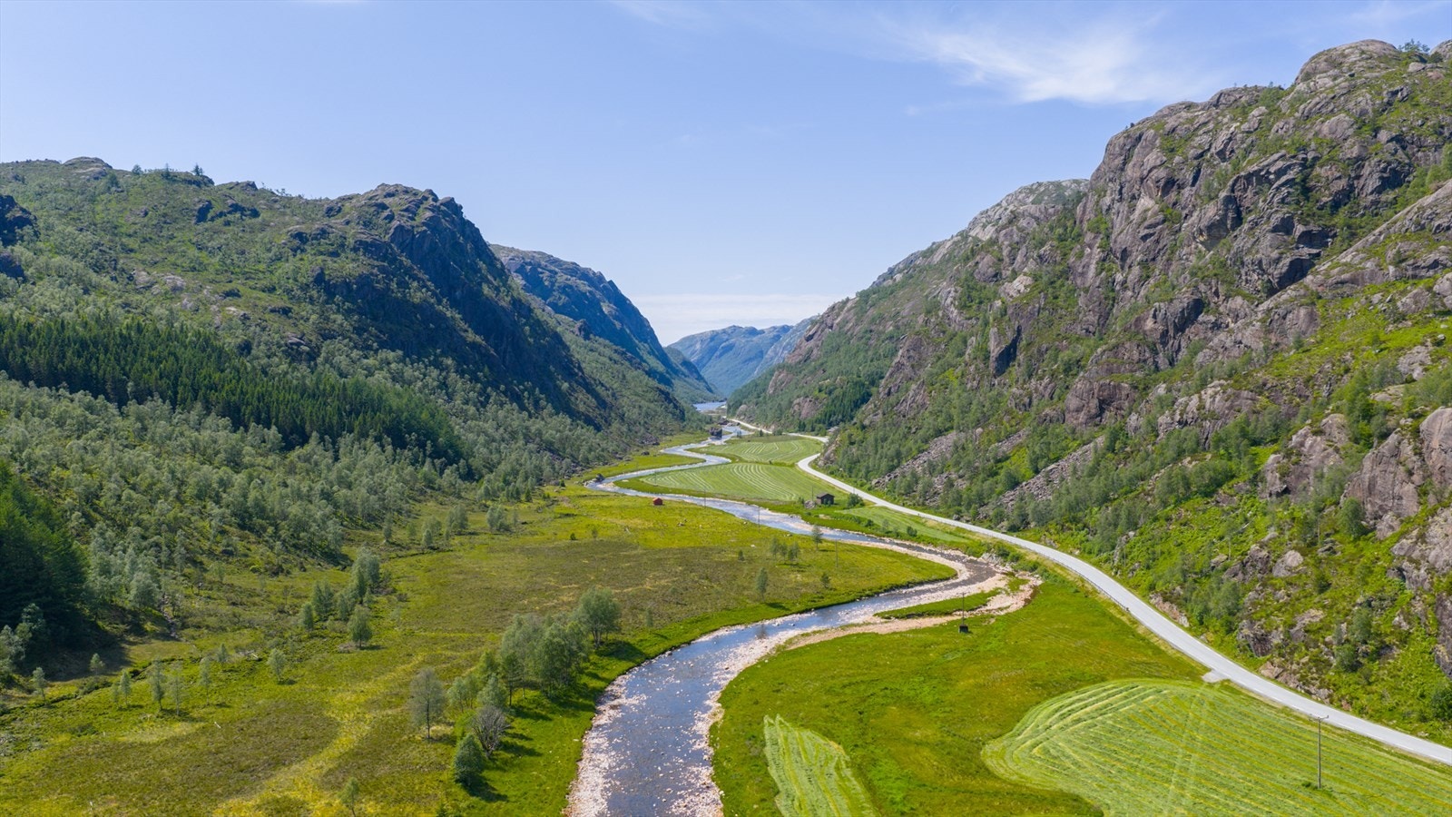 Gårdsbruket Gystøl i Eigelandsdalen presentert av eiendomsmegler Kristine Ree Espedal. Foto: Simen Haugom. Galleribilde