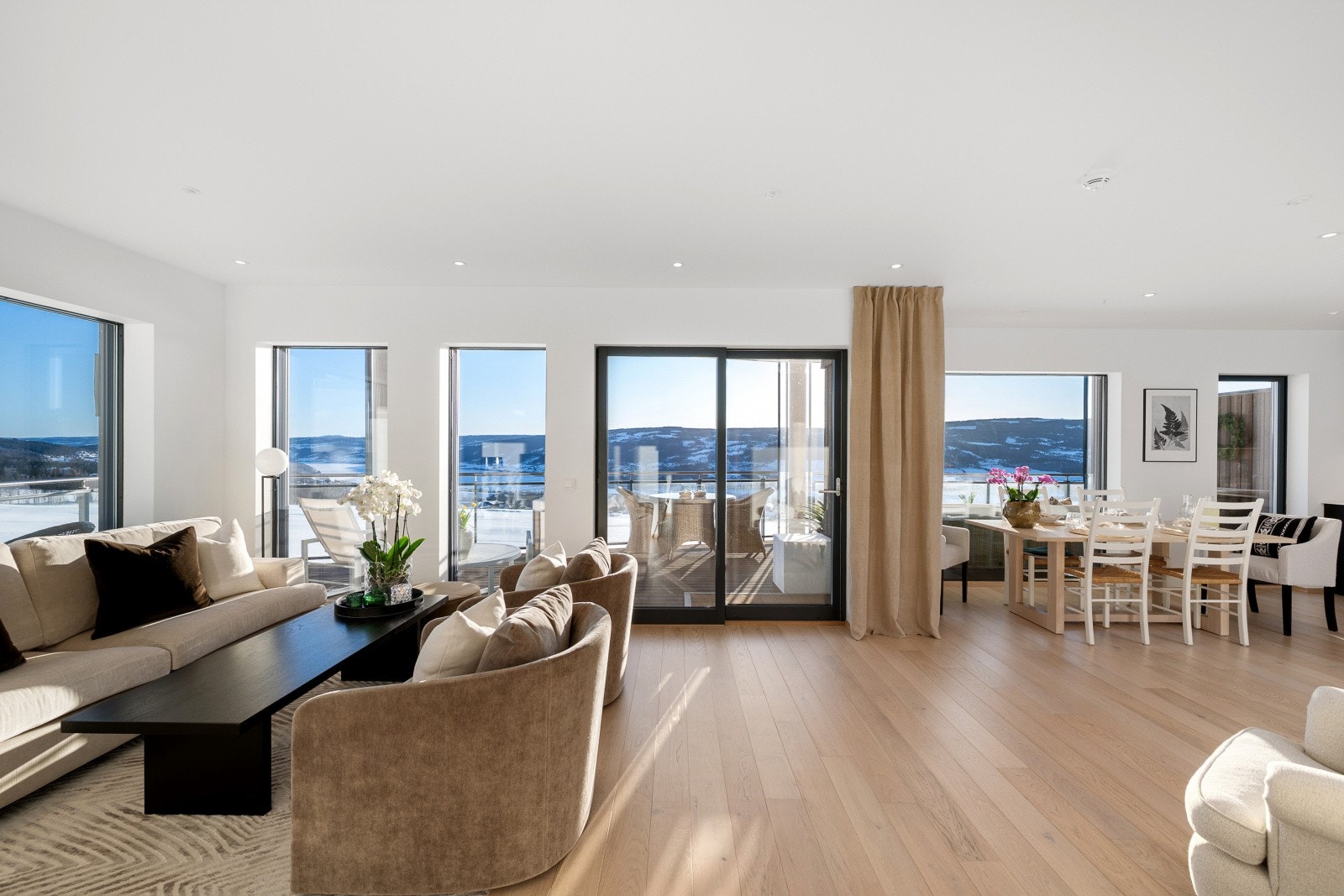 Svært tiltalende, oppgradert 4-roms hjørneleilighet i Ersgaard Utsikten! Galleribilde