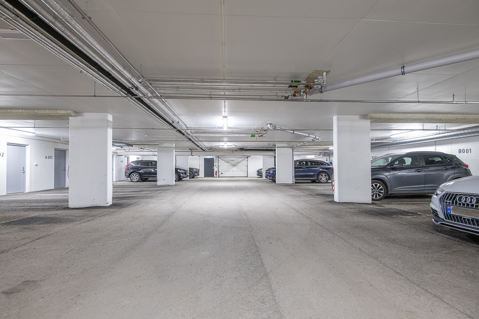 Det er heisadkomst fra garasjeanlegget direkte opp til leilighetsplan. Galleribilde