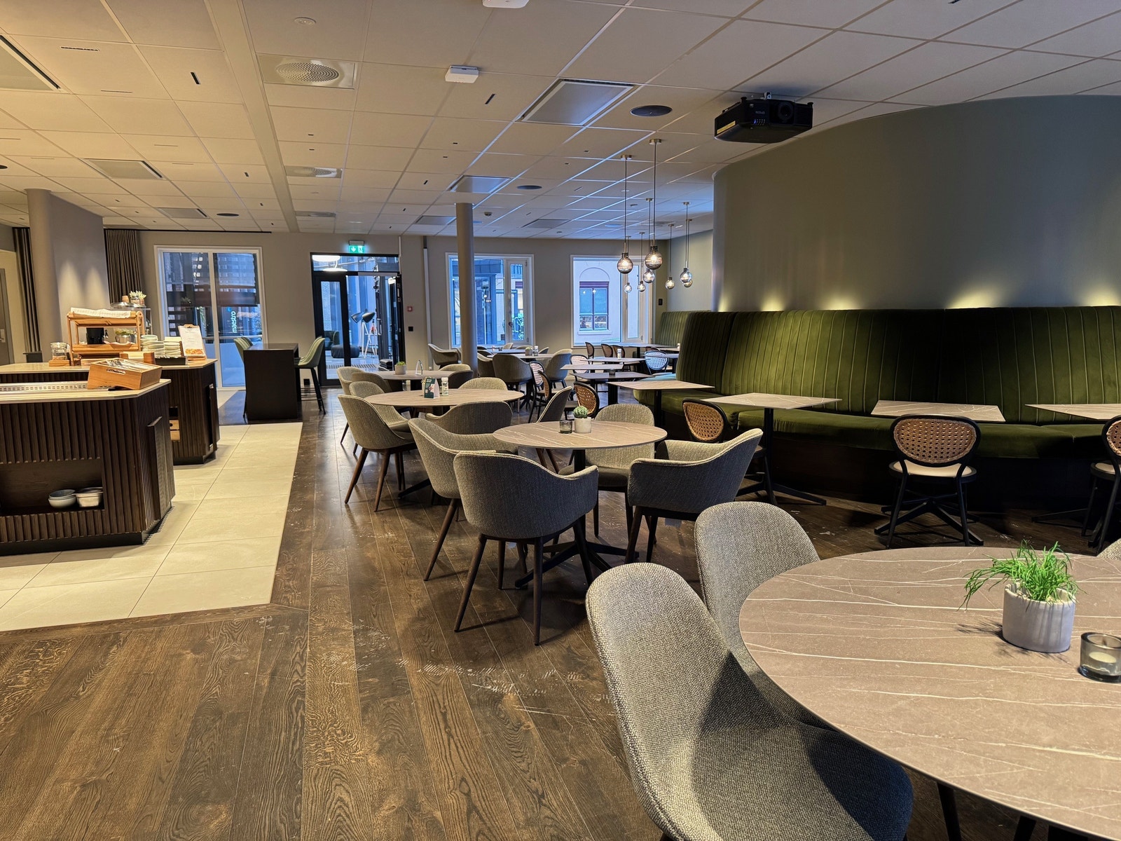 Kantine med AV utstyr for fellesmøter Galleribilde