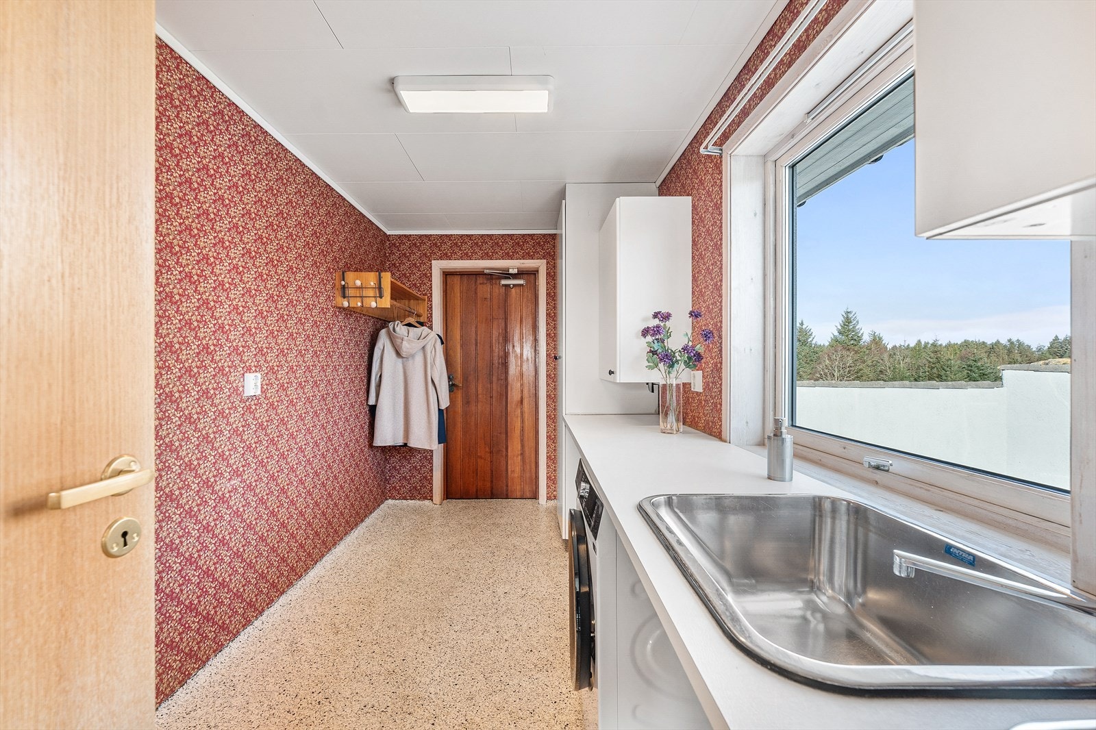 Vaskerommet har praktisk bi-inngang Galleribilde