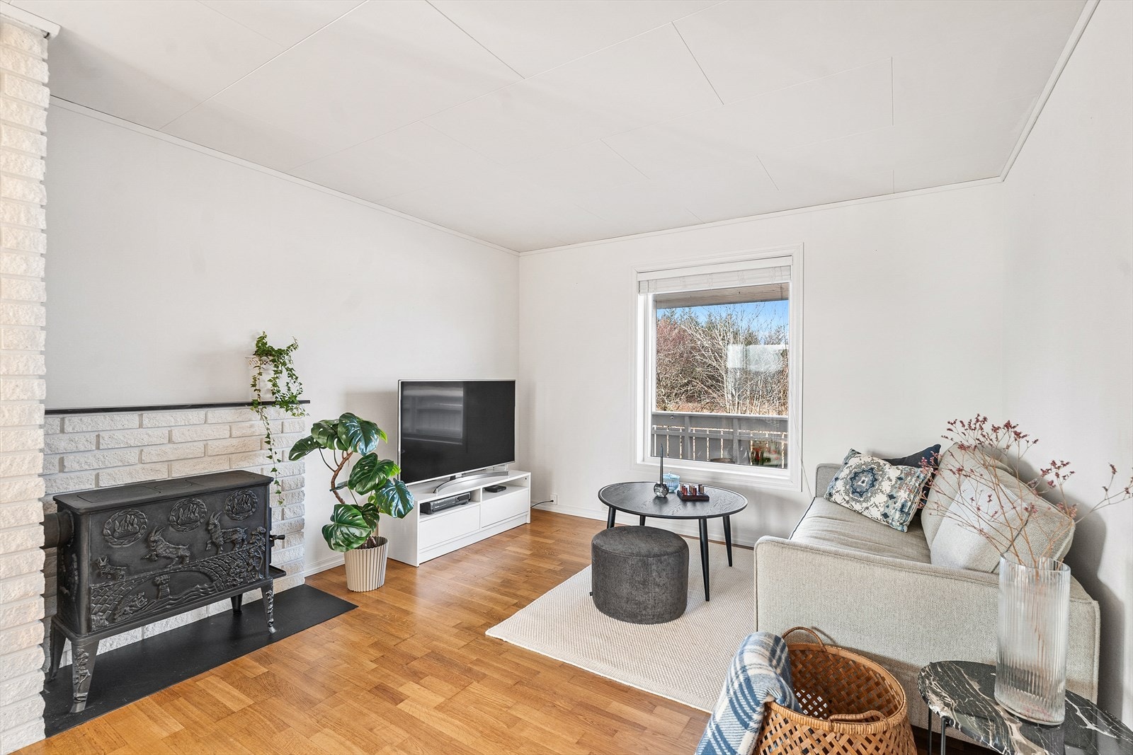 I stue er det montert vedovn Galleribilde