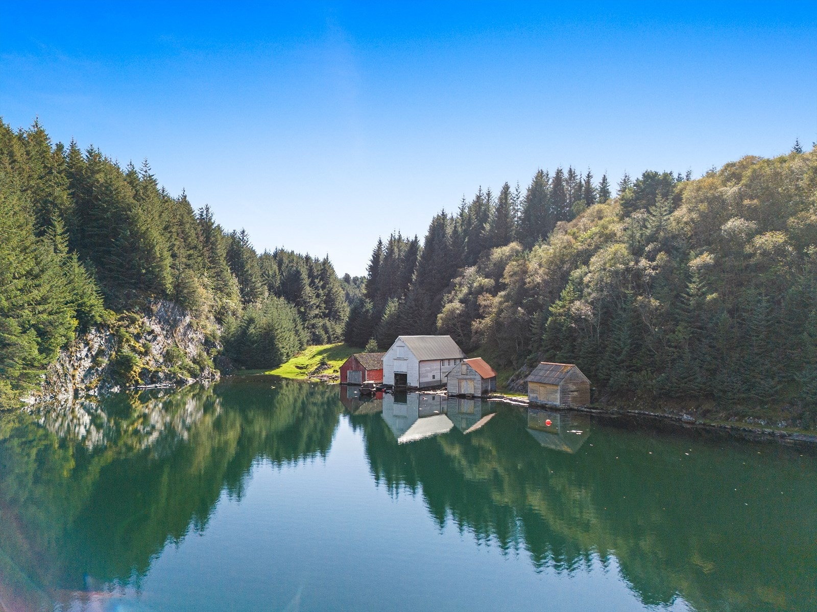 Sjøtomten ligger nede i Sjøvollbogen Galleribilde