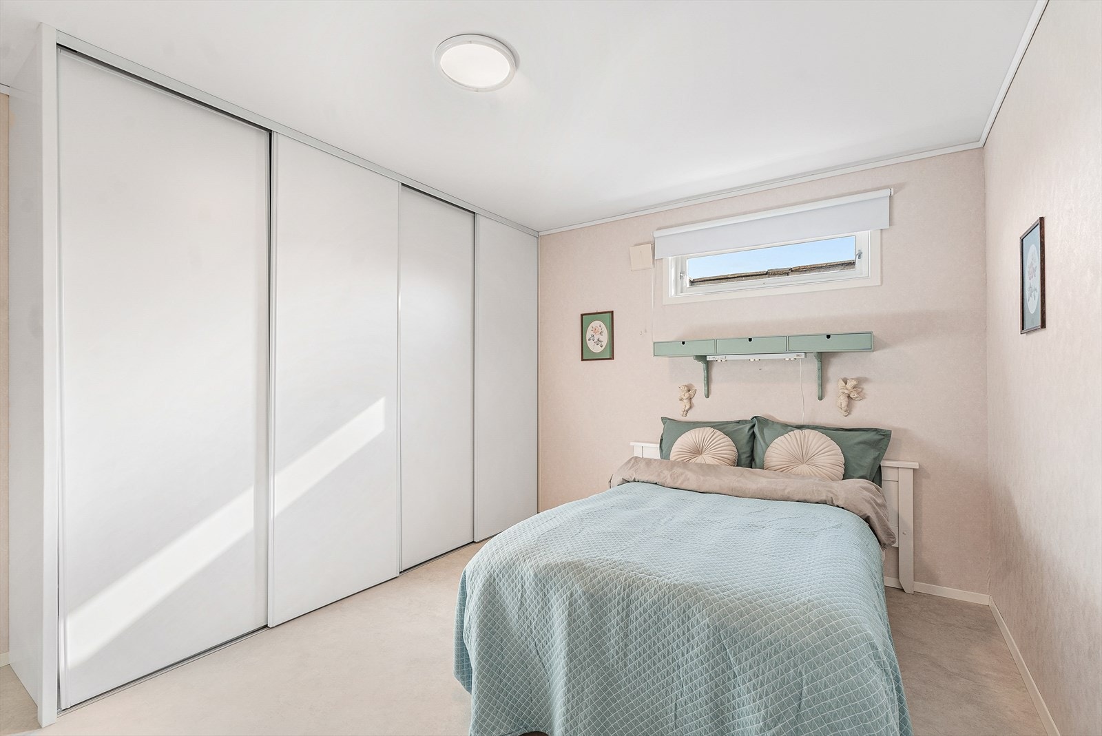 Soverom med tilhørende bod Galleribilde