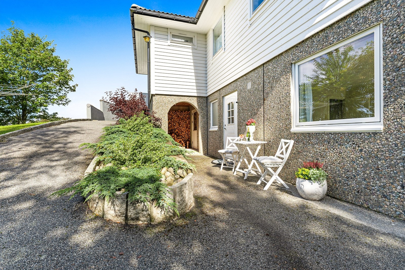 Inngangsparti til kjeller Galleribilde