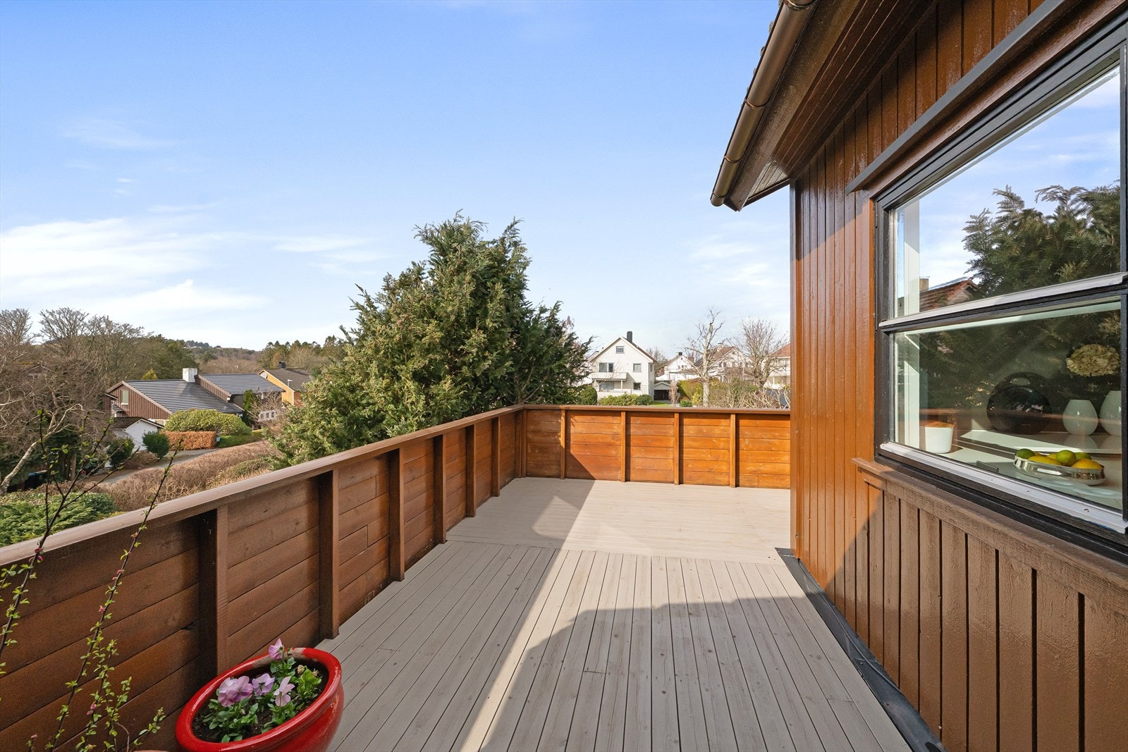 Den andre siden av balkongen. Meget god plass Galleribilde