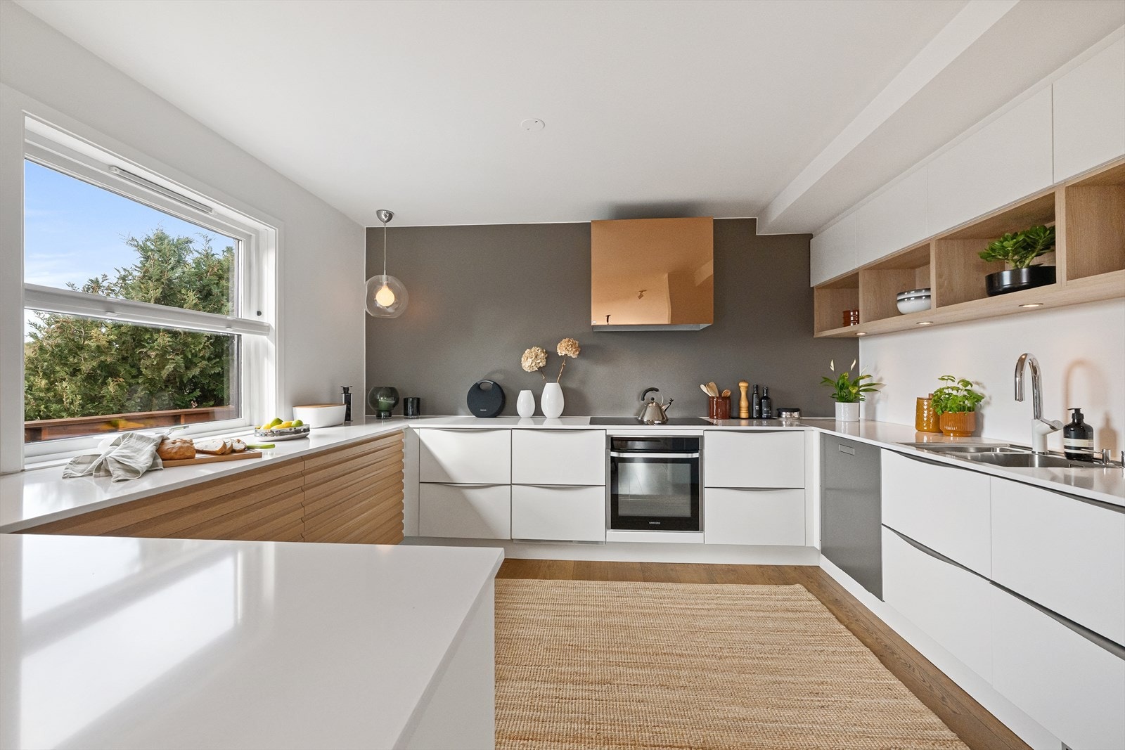 Flott kjøkken moderne løsninger og flotte detaljer. Galleribilde