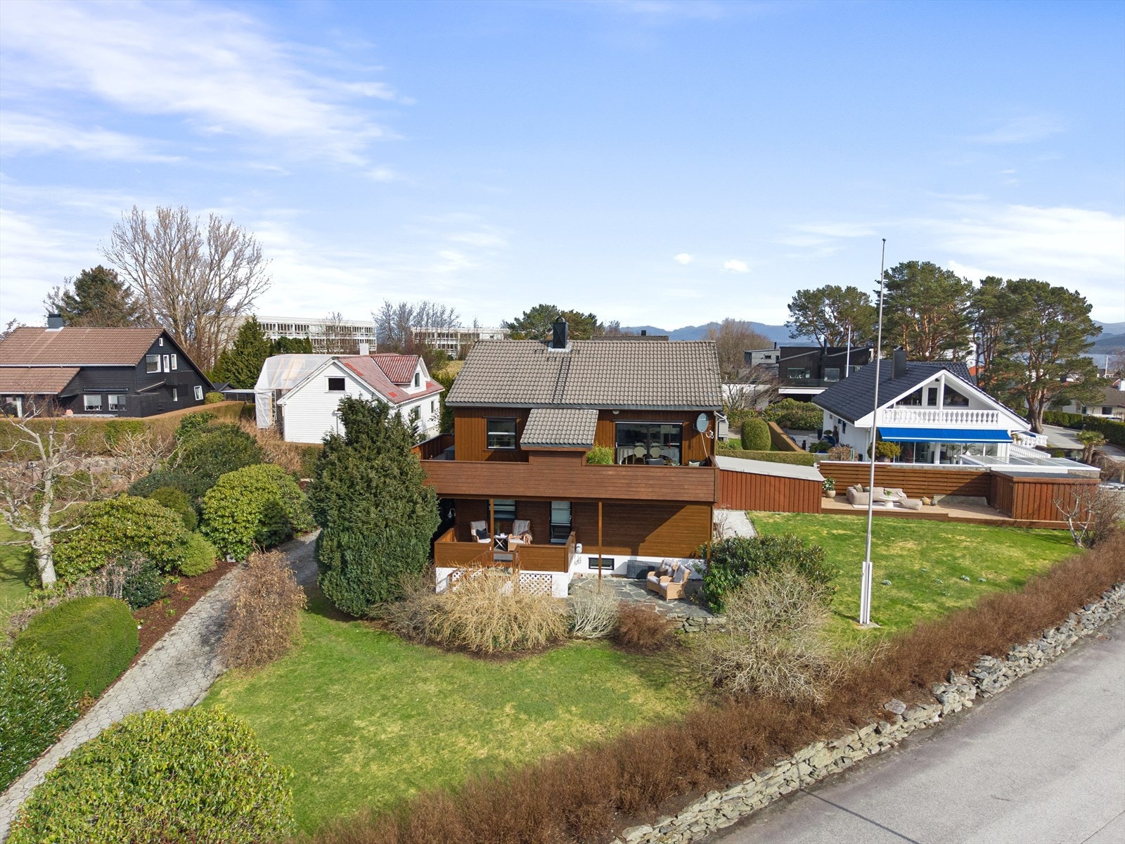 Solåsveien. Det er en grunn for det navnet. Galleribilde