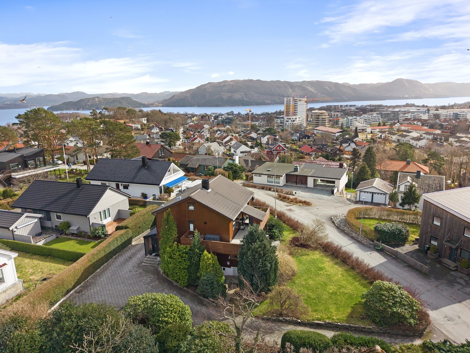 EiendomsMegler 1 v/ Fredrik Simonsen presenterer Solåsveien 34 Galleribilde