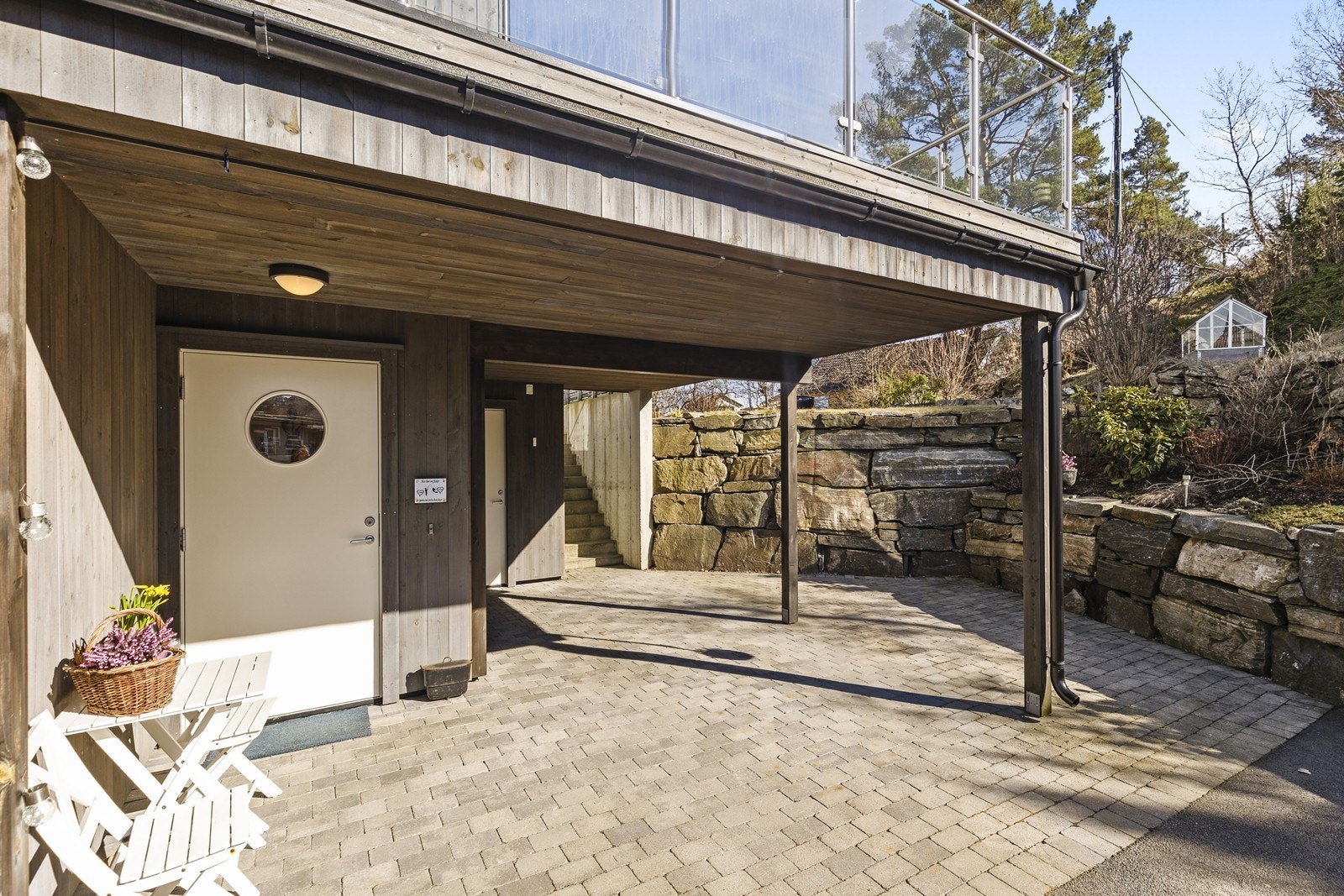 Pent opparbeidet tun | Natursteins mur og belegningsstein Galleribilde