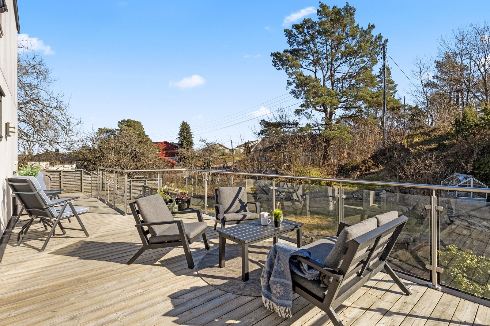 Tomten ligger i enden av byggefeltet og grenser mot friområde Galleribilde