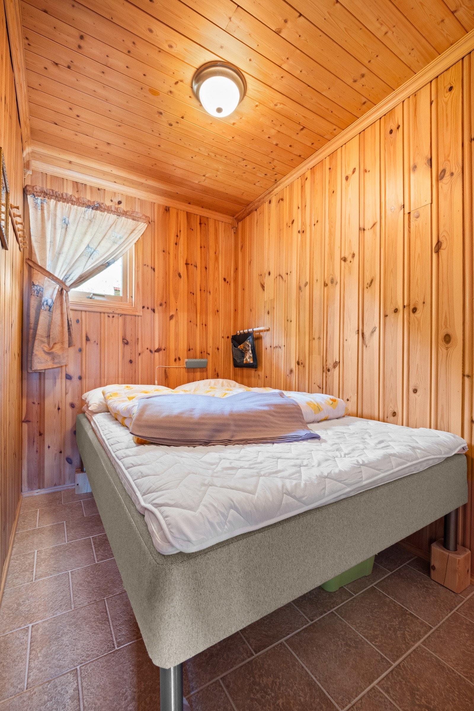 Soverom (ikke godkjent som rom til varig opphold da det opprinnelig er byggemeldt som bod) Galleribilde