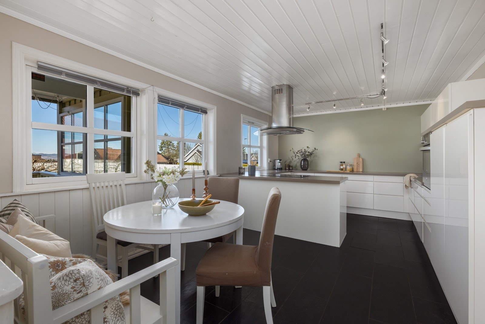 Kjøkken og spisesplass Galleribilde