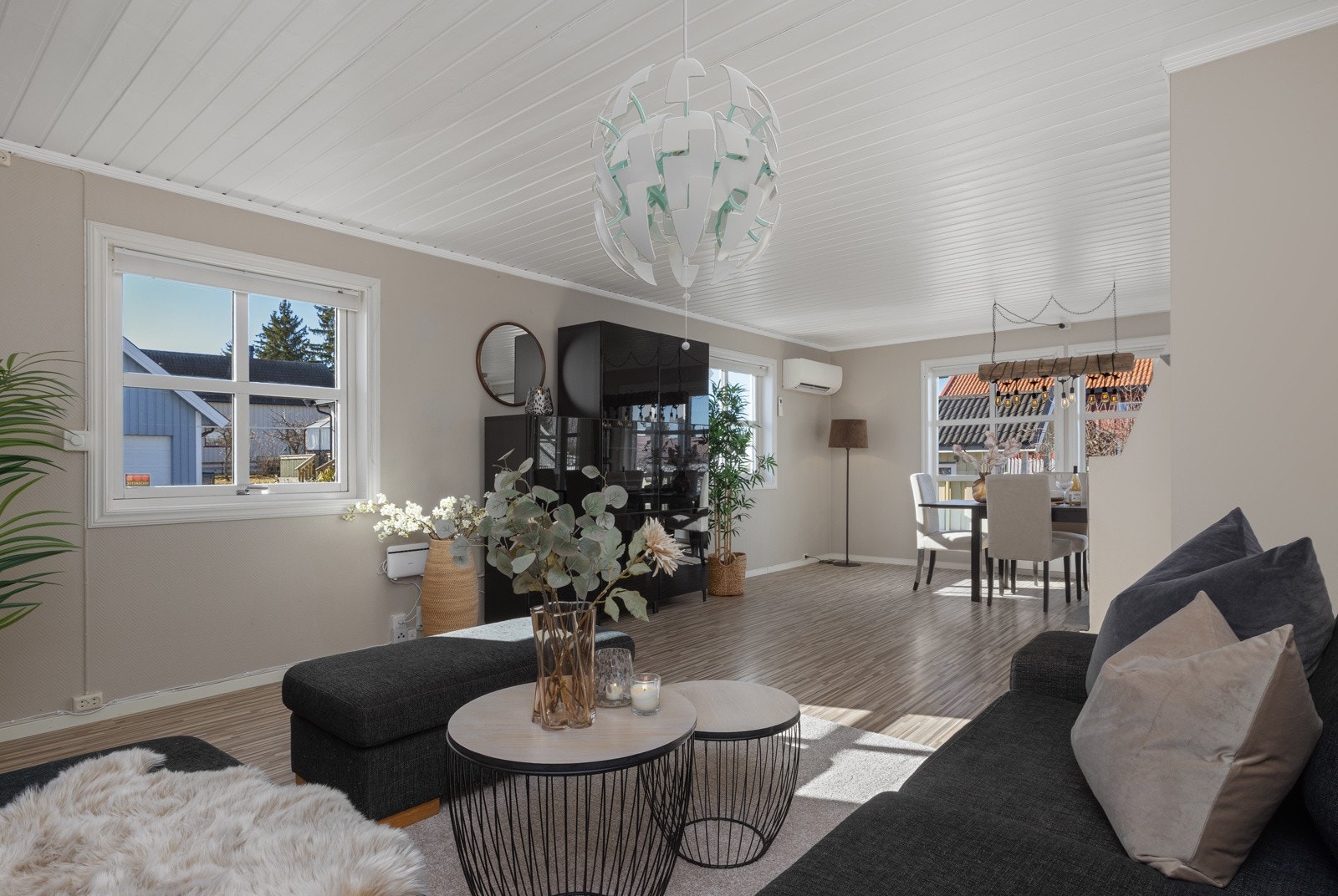 Stue mot spisestua Galleribilde