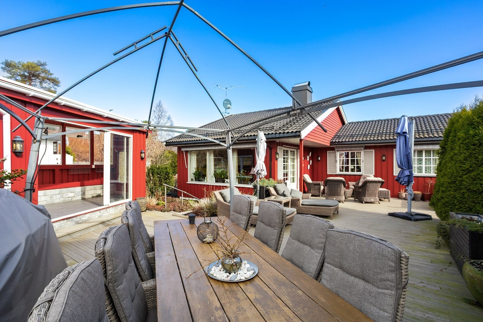 Boligen kan by på flotte uteområder med gode solforhold. Galleribilde