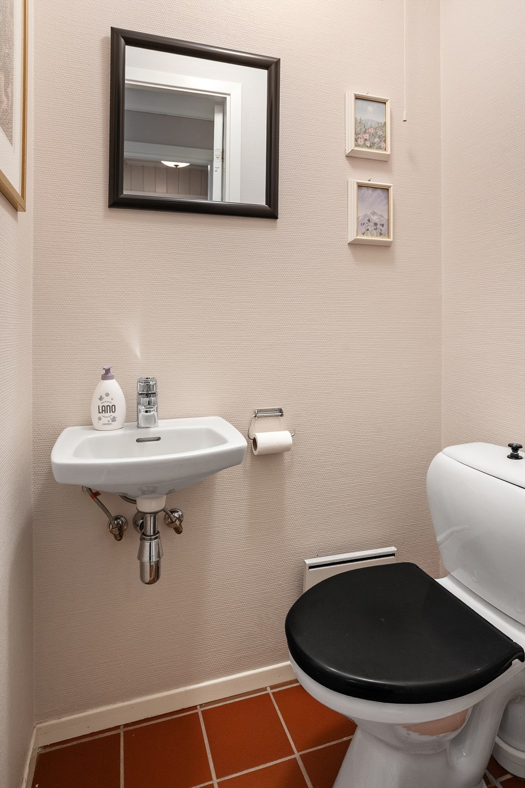 wc-rommet i 1. etasje er meget praktisk for barnefamilien. Galleribilde