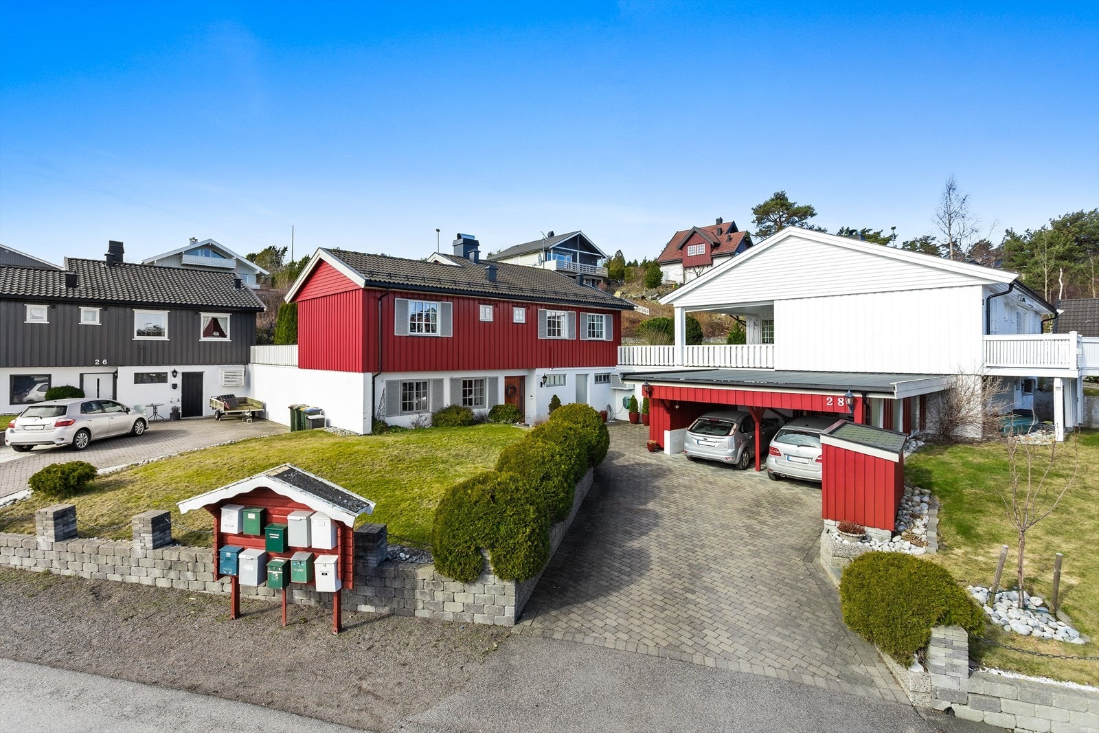 Velkommen til Hårkollveien 28, presentert av Maiken B. Paulsen v/ EiendomsMegler 1. Foto: Frank Hesjedal Galleribilde