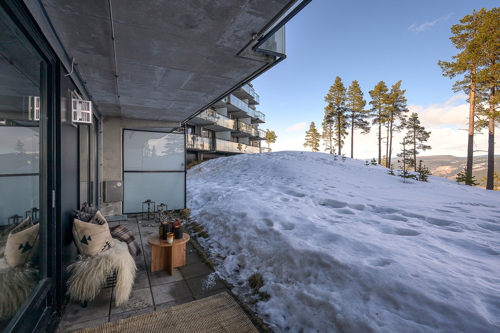 Terrassen har hellelagt gulv. Galleribilde