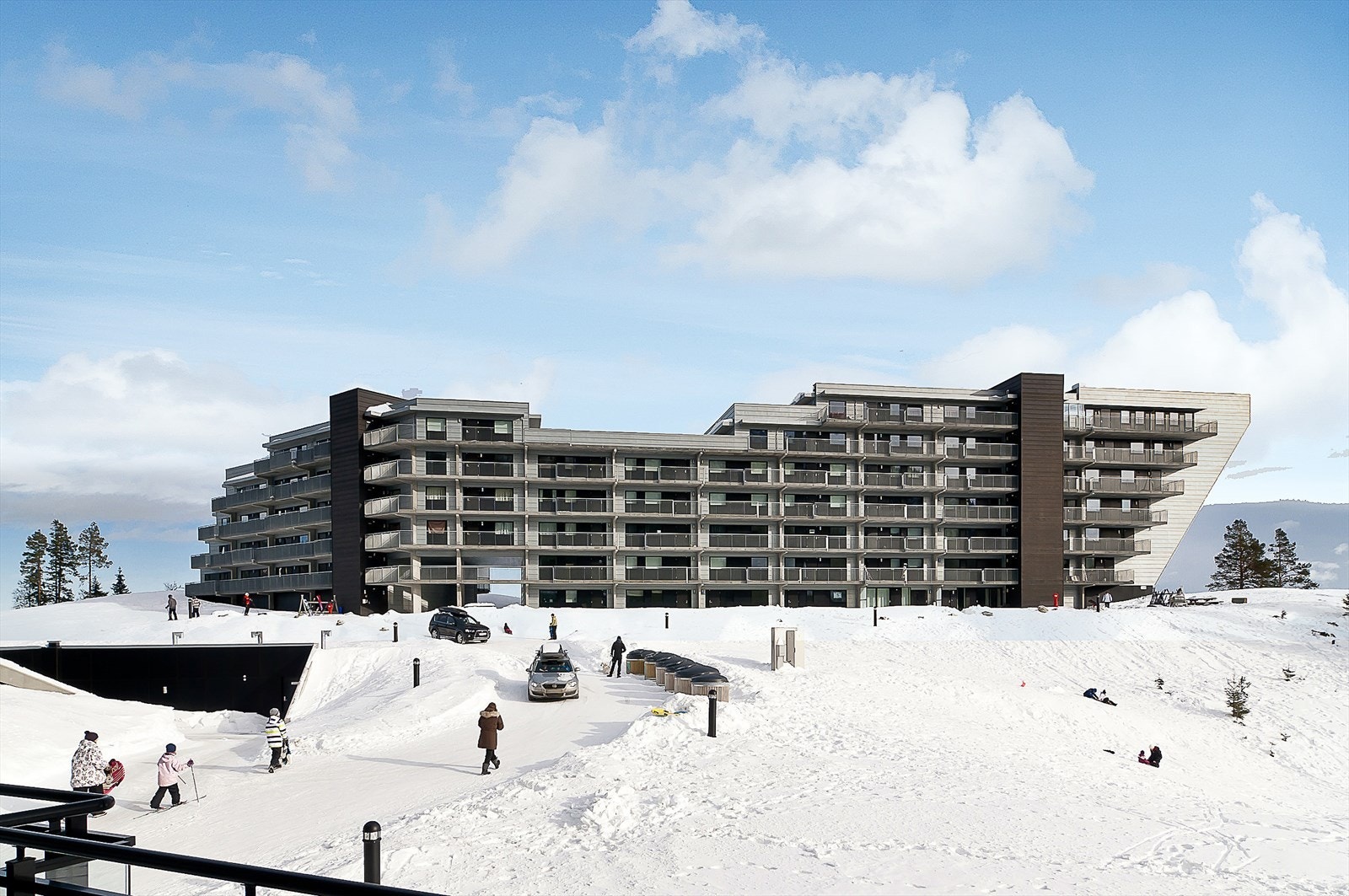 Leiligheten er en del av sameiet Krystallen, med en attraktiv beliggenhet på Rauberg i Kvitfjell. Galleribilde