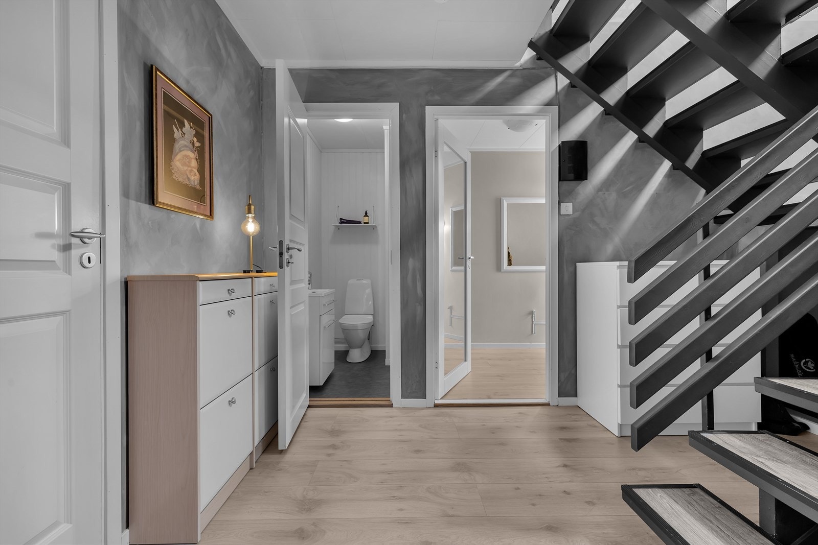 Mellomgang underetasje Galleribilde